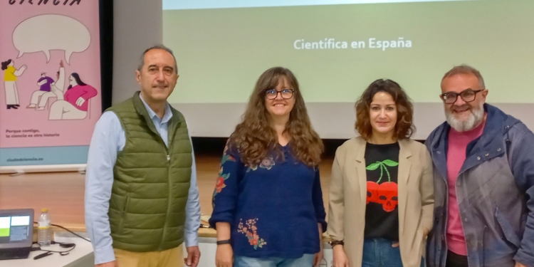 El IES García Pavón de Tomelloso acoge la conferencia “Científica en nuestros días” del programa Ciudad Ciencia
