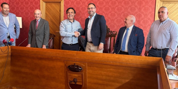 El Ayuntamiento de Tomelloso firma un convenio de colaboración con D.O La Mancha para seguir fomentando la cultura del vino