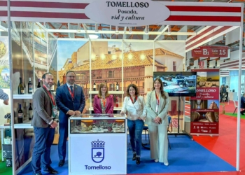 Javier Navarro asiste a la inauguración de FENAVIN