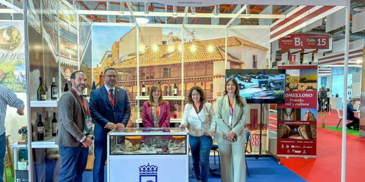 Javier Navarro asiste a la inauguración de FENAVIN