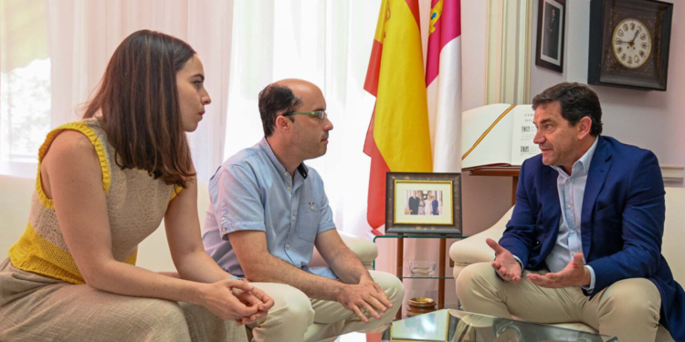La Diputación de Ciudad Real muestra su colaboración para la creación de un centro de día en Arenales de San Gregorio