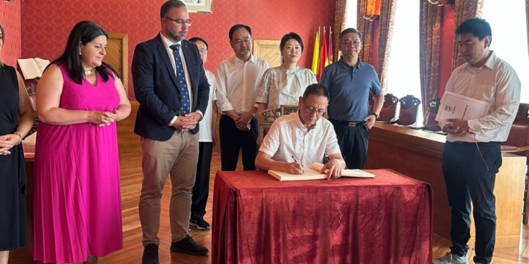 Tomelloso recibe a una delegación de la provincia china de Hubei para estrechar lazos en gestión municipal y recursos humanos