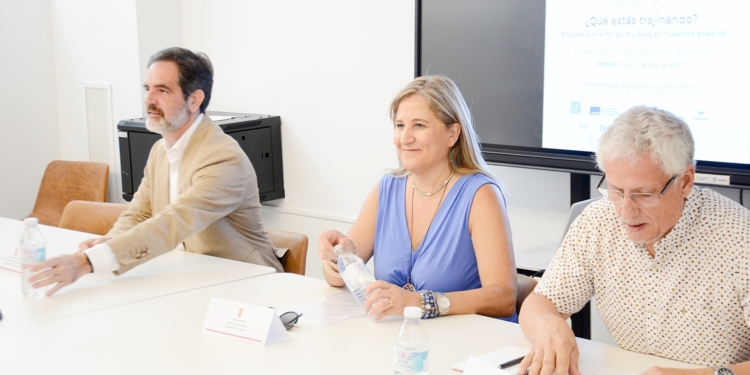El Mercado de Abastos de Tomelloso acoge el curso de verano de la UCLM “¿Qué estás trajinando? Emprendimiento de mujeres en nuestros pueblos”