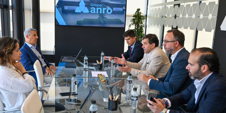 Miguel Ángel Valverde: «ANRO genera empleo cualificado, impulsa la innovación industrial y lleva el nombre de Tomelloso y Ciudad Real por todo el mundo»