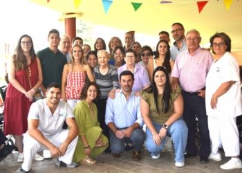 Javier Navarro visita a los residentes de la Fundación Elder para desearles una feliz Feria y Fiestas de Tomelloso 2025