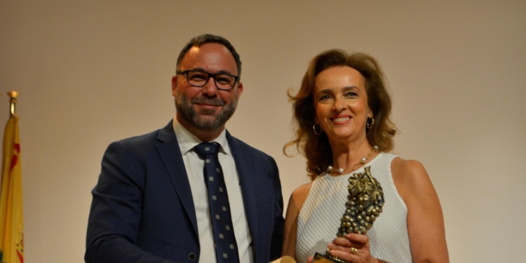 Belén López Montero recibe la distinción de «Tomellosera Ausente» de la Feria y Fiestas 2025