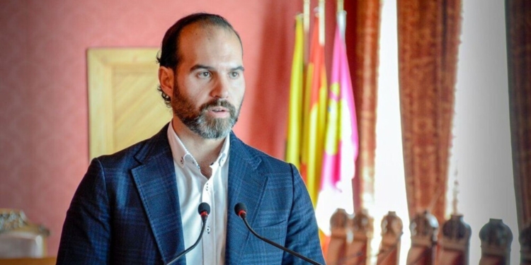 Ni récords ni trabajo: el ridículo es estar solo en la propaganda.