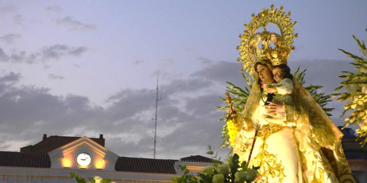 La Virgen de las Viñas deslumbra en su procesión por las calles de Tomelloso en el día grande de la Feria y Fiestas 2025