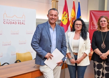La Diputación de Ciudad Real promueve la conectividad por satélite en 80 municipios de la provincia con una inversión de 739.000 euros