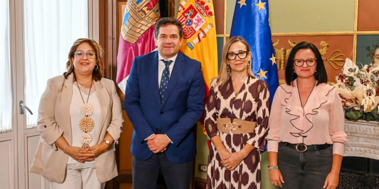 La Diputación de Ciudad Real apoya a AMFAR con 10.000 euros para promover el asesoramiento laboral a mujeres del medio rural