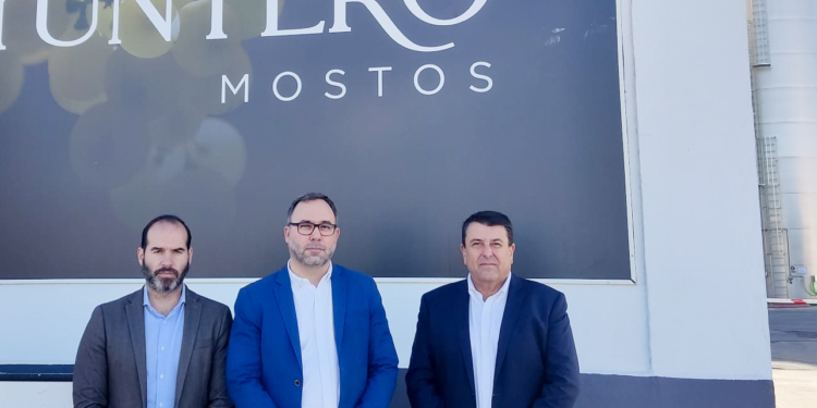 Javier Navarro continúa la ronda de contactos sobre la posible instalación de una planta de biometano en Tomelloso con Yuntero Mostos