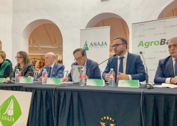 Javier Navarro destaca la importancia para el sector agrario y ganadero de “mirar al futuro desde la innovación, la sostenibilidad y la profesionalización”