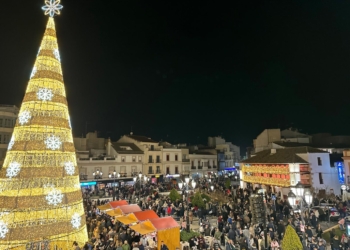 Arranca la Navidad en Tomelloso con un gran espectáculo de sonido, luces y pirotecnia en la Plaza de España
