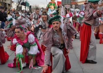 «Los Primos», «Lidia Gorrachategui», «Los Amigos», «Harúspices» y «Los Canuthi» brillan en el Desfile de Peñas Locales del Carnaval de Tomelloso 2026