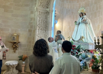 Cincuenta y dos niños son presentados a la Virgen de las Viñas en el Santuario de Pinilla de Tomelloso