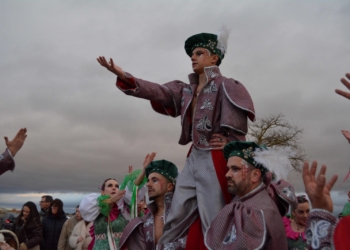 La «Peña Harúspices», con su representación de «Romeo y Julieta», consigue el segundo premio en el desfile de Carnaval de Valdepeñas