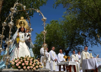 Multitudinaria mañana de Domingo de Romería en Tomelloso en honor a la Virgen de las Viñas