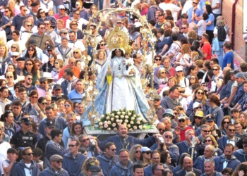 La Virgen de las Viñas regresa a Tomelloso acompañada por cientos de devotos después de una multitudinaria Romería