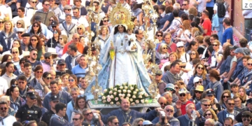 La Virgen de las Viñas regresa a Tomelloso acompañada por cientos de devotos después de una multitudinaria Romería