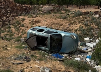 Dos vehículos vuelcan en el mismo punto de un camino a la vuelta de Pinilla durante la Romería de Tomelloso