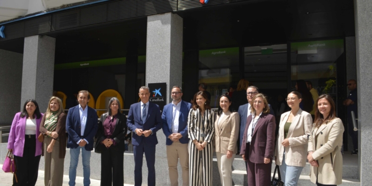 CaixaBank inaugura en Tomelloso su nueva oficina con un modelo más innovador y accesible