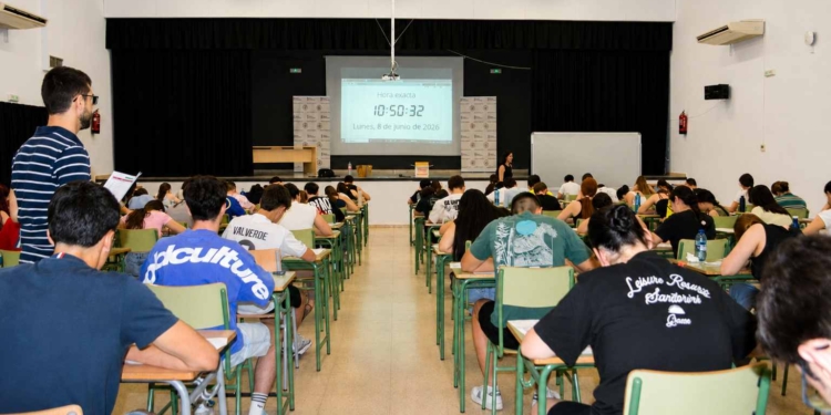 Comienzan sin incidencias los exámenes de la PAU en el Instituto Eladio Cabañero de Tomelloso con más de 280 estudiantes