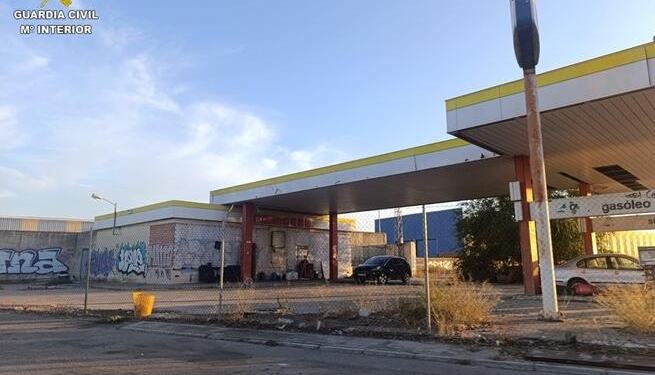 Cae una red de distribución de estupefacientes que operaba desde una vivienda y una gasolinera abandonada en Tomelloso