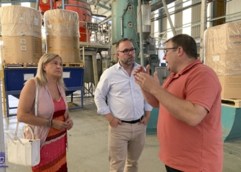 Javier Navarro visita Aispor.es empresa tomellosera dedicada a la fabricación de poliestireno expandido