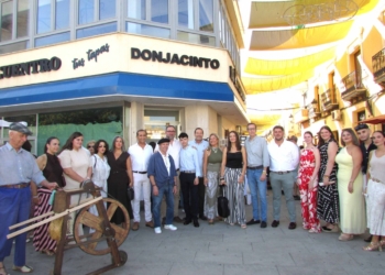 Las costumbres de antaño vuelven a llenar de público la Plaza de España de Tomelloso en el XX Mercado Tradicional