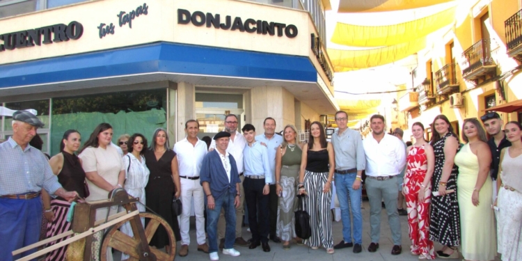 Las costumbres de antaño vuelven a llenar de público la Plaza de España de Tomelloso en el XX Mercado Tradicional