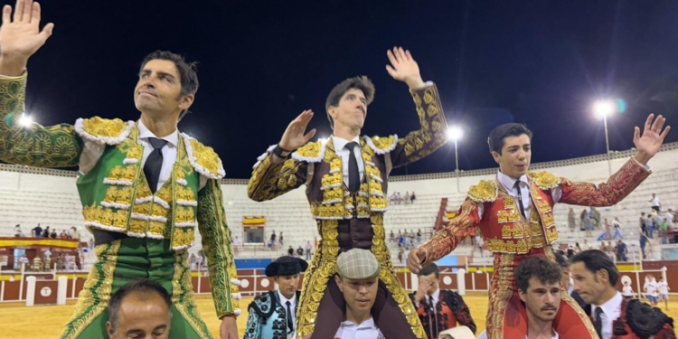 Miguel Ángel Perera, Esaú Fernández y Marco Pérez salen por la Puerta Grande en la corrida de toros de la Feria y Fiestas de Tomelloso 2026