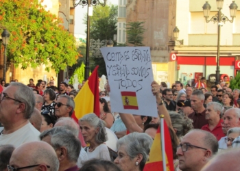 Más de 1.000 personas se concentran en la Plaza de España de Tomelloso en solidaridad con Ceuta