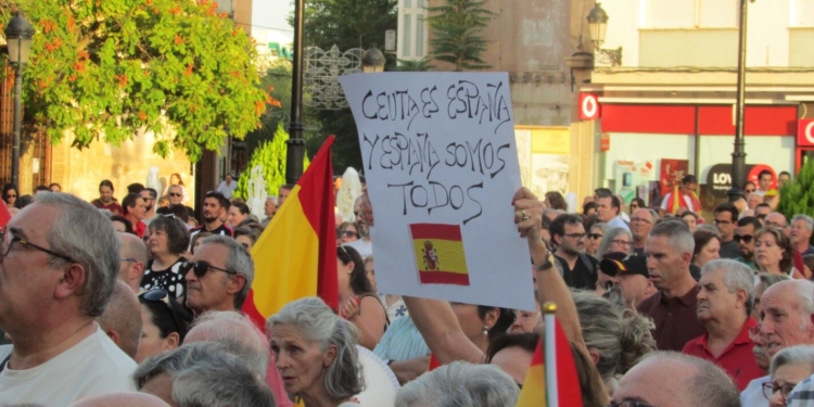 Más de 1.000 personas se concentran en la Plaza de España de Tomelloso en solidaridad con Ceuta