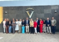Avanza la campaña de la vendimia en la Cooperativa Virgen de las Viñas, que recibe la visita del alcalde de Tomelloso, Javier Navarro